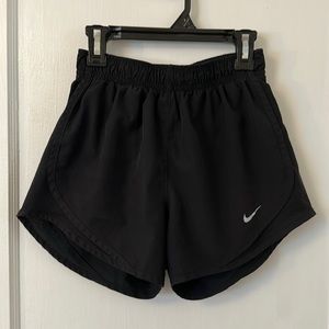 Nike Women’s tempo shorts black